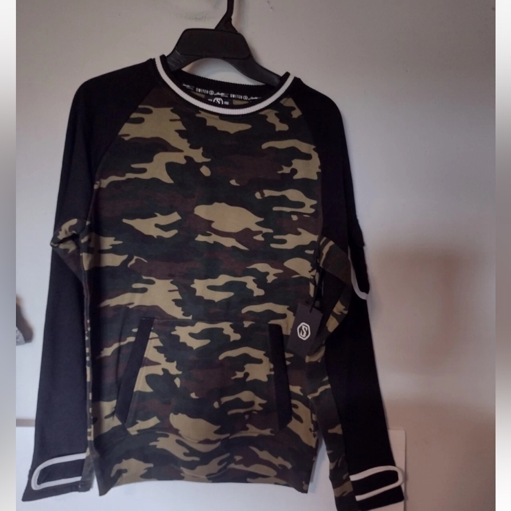 Switch Remarkable Women’s Limited Edition Pullover NWOT Size Large Adjustable